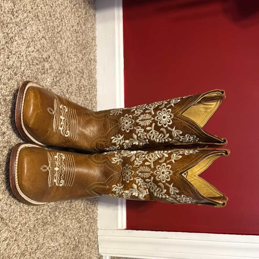 Tan and White Heeled Boots with Intricate Embroidery